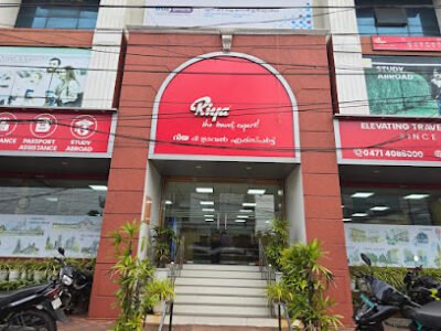 Riya - The Travel Expert